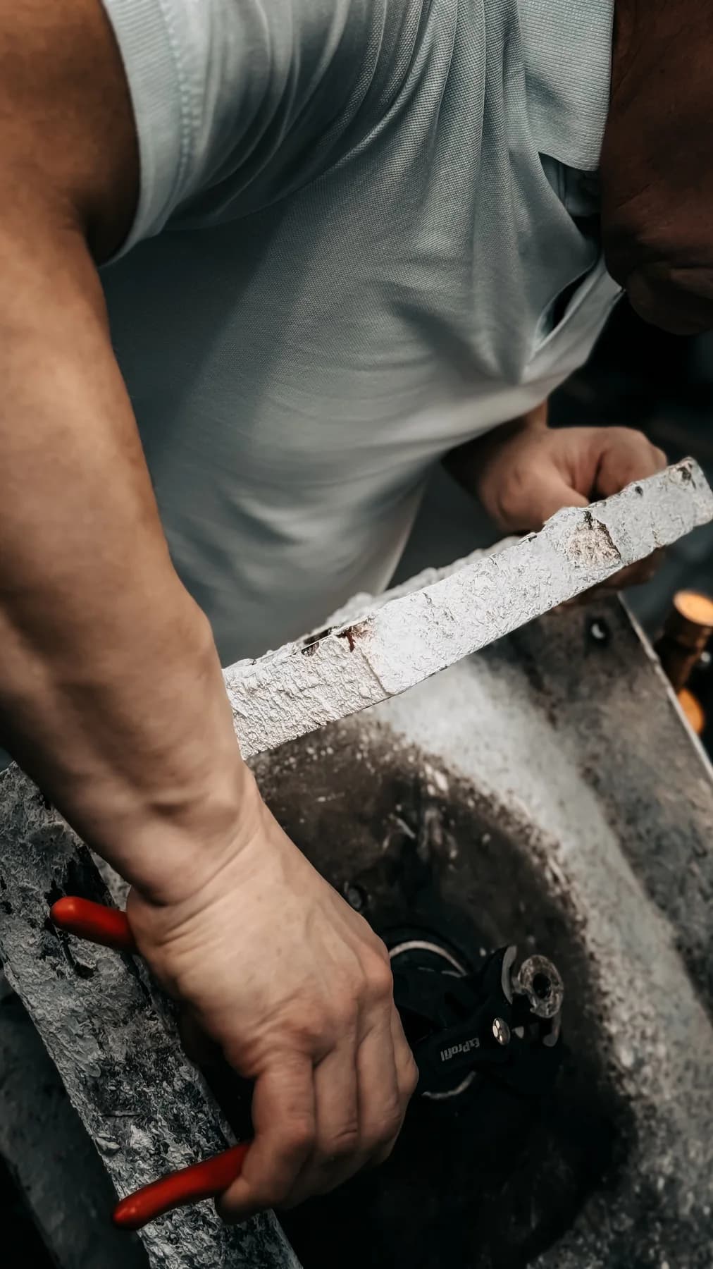 Intervention d’un artisan sur une canalisation